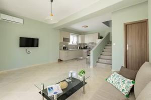 helens_house_with_pood_ratzakli_24